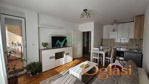 Namešten jednoiposoban stan na Bulevaru patrijarha Pavla sa parkingom – 37m² 