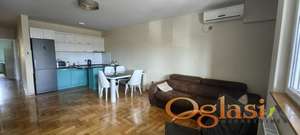ODLIČAN KOMPLETNO OPREMLJEN TROSOBAN STAN, ROTKVARIJA