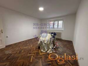 Odličan dvosoban stan u centru grada!