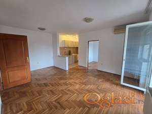 Novi Sad - Grbavica - Tolstojeva - četvorosoban stan - nije pet friendly - odmah useljivo - 500 eura