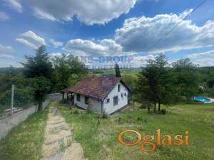 Na prodaju je vikend-kuća u Sremskoj Kamenici