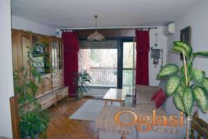 Dvojna Kuća na tri etaže u Petrovaradinu