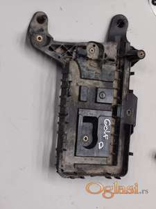 Golf 6 nosač akumulatora Originalni delovi  Moguca ugradnja delova  Alfa Romeo 147-156-166-159-GT-MiTo-Giulietta Fiat bravo 2 - croma -grande punto -multipla 2 -punto 3 -stilo-idea Freemont Panda 3 500L 500 Lancia ypsilon-delta-musa-lybra Volkswagen Golf 6  Audi 2012-2020  Ukoliko zelite da porucite Posaljite poruku preko sms poruke ili pozovite na telefon 0616115961