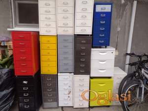 Metalni ormarići sa fiokama