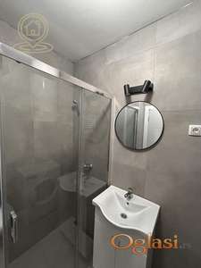 Izdavanje garsonjere Novi Sad – Centar | Renovirana garsonjera sa terasom, odlična lokacija