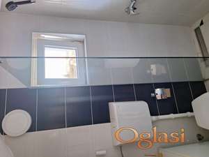 Izdajem nameštenu garsonjeru