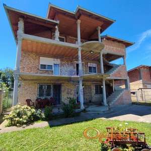 Spratna kuca na Adicama