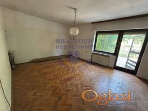 Kuća u mirnom delu Petrovaradina!!!