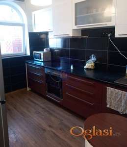 Izdaje se soba u kući na odličnoj lokaciji na Telepu