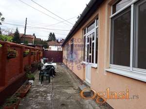 Prizemna kuća u centru Sremske Kamenice