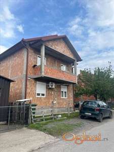 Prodajem kucu u Batajnici u lepom kraju