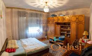 U Temerinu na odličnom placu prodaju se dve kuće.