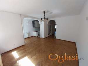 Izdajem dvosoban stan u Novom Sadu