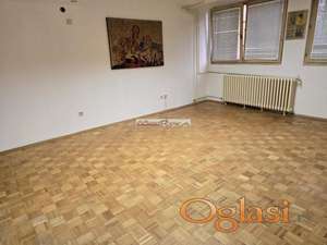 Polunamešten stan na Medaku