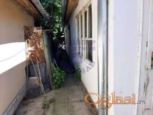 Kuća za rušenje na odličnoj lokaciji