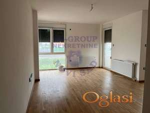 Prostran i svetao stan, četvorosoban, Petrovaradin!