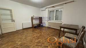 Izdaje se trosoban stan na Klisi, površine 75m², polunamešten.