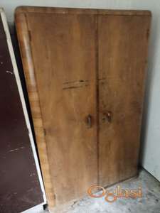 Stari kredenac i šifonjer