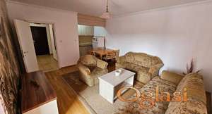 NAMEŠTEN DVOSOBAN STAN – ODMAH USELJIV-ima parking u dvorištu