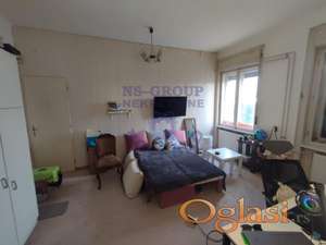 Podbara, salonski stan koji se nalazi na samo par minuta od centra grada.