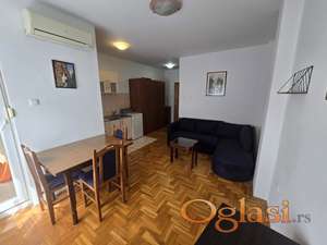 NOVI SAD, BULEVAR EVROPE, GARSONJERA ODMAH USELJIVA - 230 E