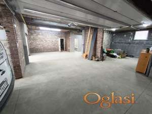 Unikatna nekretnina na tržištu. Četiri garaže i magacinski prostor na Telepu!