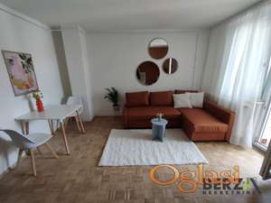 NAMEŠTEN RENOVIRAN JEDNOSOBAN STAN NA NOVOM NASELJU