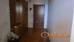 Odličan trosoban stan u samom centru Novog Sada