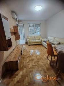 Izdajem lux stan NS Grbavica