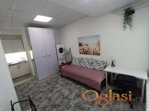 Garsonjera 18m2, prizemlje, centar