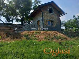 PLAC SA MANJOM VIKENDICOM NA BANSTOLU - POGLED NA DUNAV