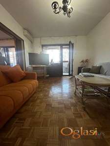 ODLIČAN TROSOBAN STAN, KOD SAJMA, MOGUĆNOST ADAPTACIJE U TROIPOSOBAN