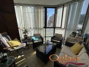 Odlican trosoban stan u centru grada
