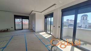 Na prodaju petosoban na Grbavici