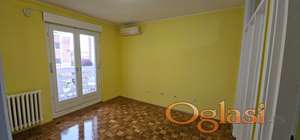 Renoviran manji dvosoban stan na Novom Naselju prazan