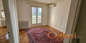 Renoviran manji dvosoban stan na Novom Naselju prazan
