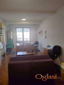 Izdaje se garsonjera u samom centru Novog Sada, 300eur