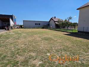 Izdajem plac od 610m2 u veterniku Ulica Bogana Ciplica 22
