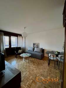 Namešten dvosoban stan u centru grada