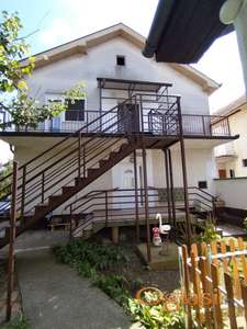 FUTOG odlična uknjižena kuća,na odličnoj lokaciji-SPUŠTENA CENA