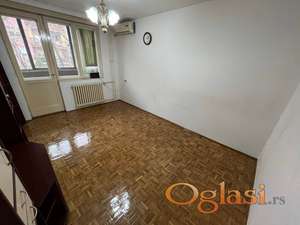 Trosoban stan idealnog rasporeda na Detelinari