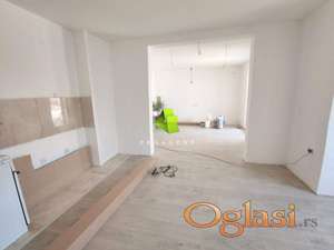 Trosoban stan sa parking mestom u Čalijama ID#6753