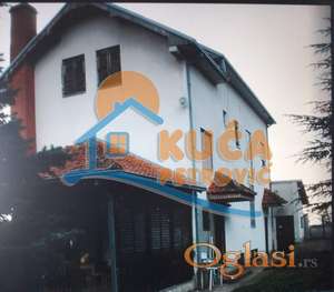 Dvospratna  kuća  kvalitetne  gradnje, 300 m2, 1027 m2 placa,