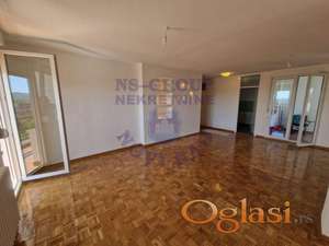 Na prodaju trosoban stan na Limanu 4