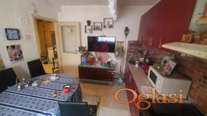 Praktičan stan na prvom spratu, Mladenovac, 25.maj #2s557 #1728