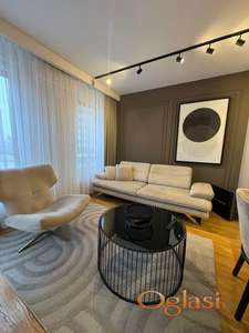 LUKSUZAN STAN SA DVE SPAVAĆE SOBE - POTPUNO OPREMLJEN