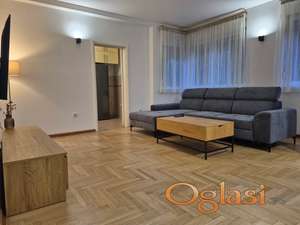 Namešten četvorosoban stan 90m2 + PARKING MESTO, Centar, Novi Sad