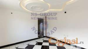 Kompletno renovirana kuća sa velikim dvorištem i velikom dnevnom sobom u prizemlju od 50m2.