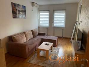 Jednoiposoban stan - Bulevar Evrope