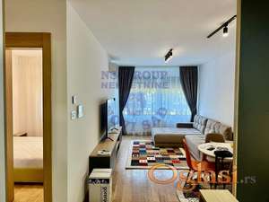 Izdaje se moderan stan od 44m² na vrhunskoj lokaciji kod Spensa.